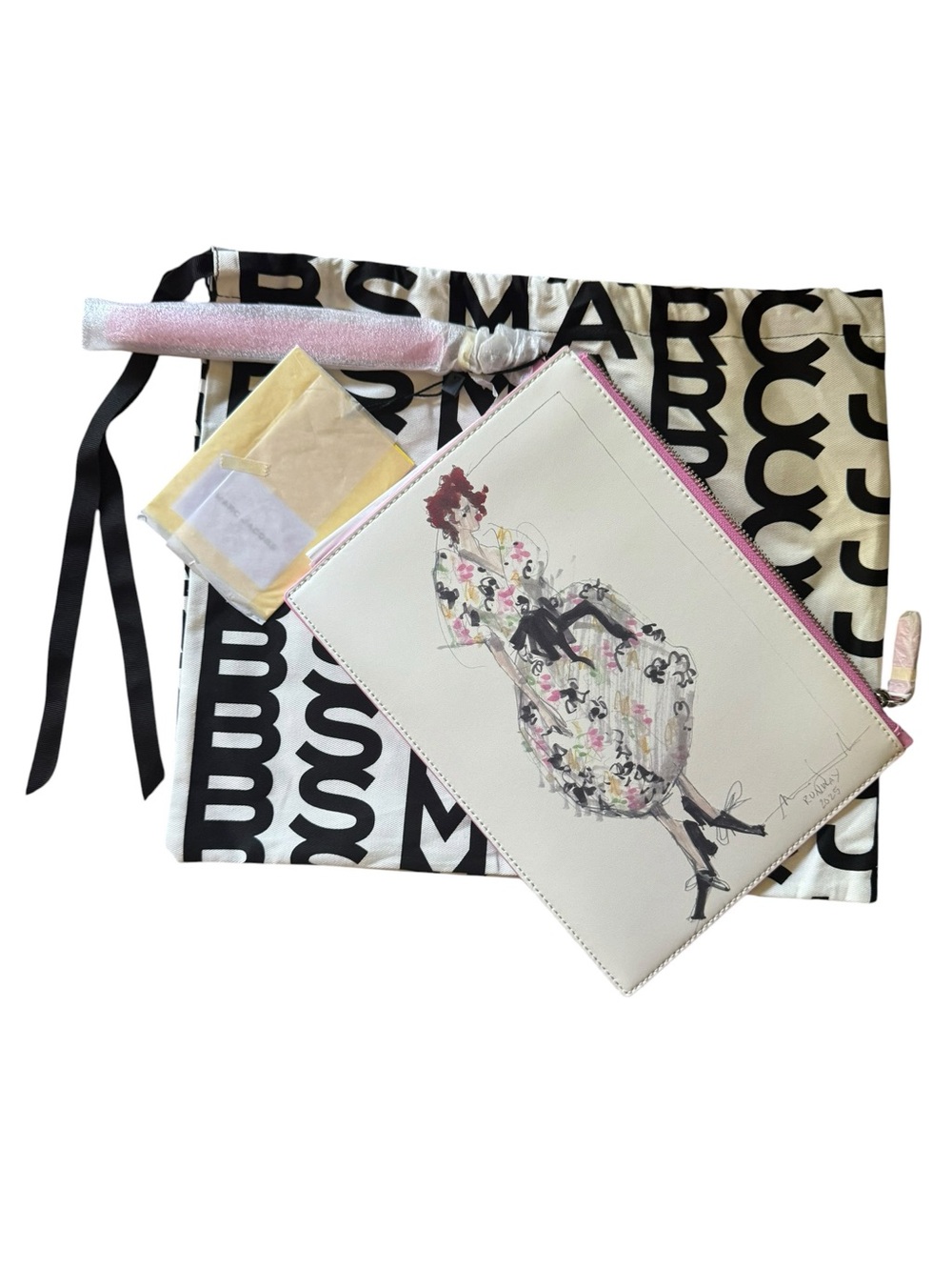 Marc Jacobs The Runway
Illustration Wristlet Full inclusion NEW